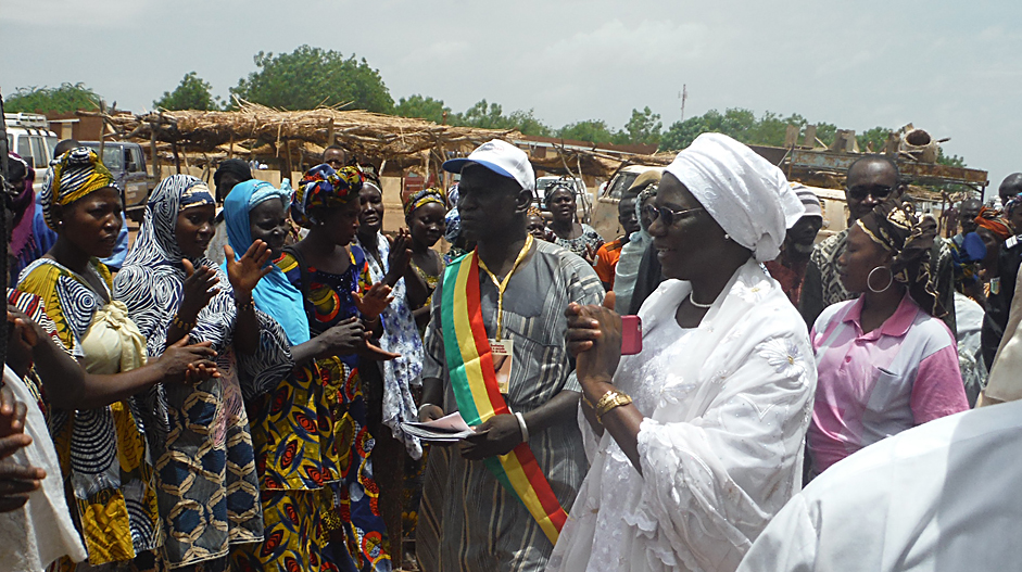 Mali Minister of Health Dr. Marie Madeleine Togo visits a village where Guinea worm disease no longer exists. Under her leadership and in partnership with The Carter Center, the disease is on the brink of being eliminated in Mali.